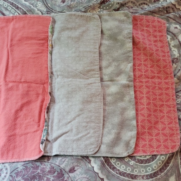 Lot of 4 handmade burp cloths - Picture 2 of 2